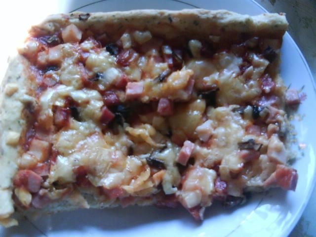Pizza a'la Pizza Hut Pizza a'la Pizza Hut