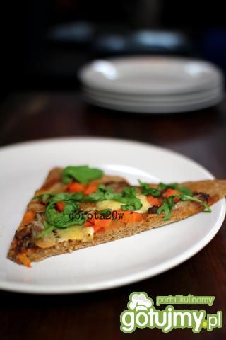 Pizza - boczek, marchewka, ser i rukola Pizza - boczek, marchewka, ser i rukola