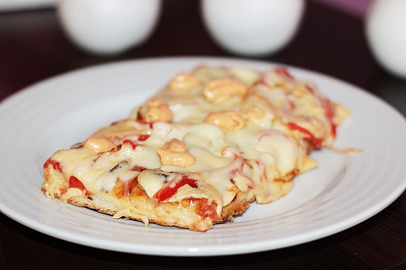 Pizza całkiem smaczna na grubszym spodzie :) Pizza całkiem smaczna na grubszym spodzie :)