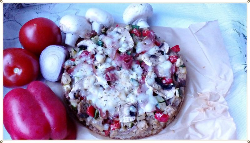 Pizza chlebowa z warzywami Pizza chlebowa z warzywami