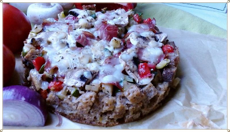 Pizza chlebowa z warzywami Pizza chlebowa z warzywami