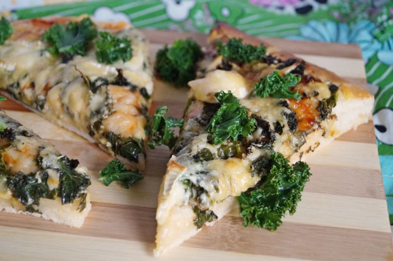 Pizza cztery sery z jarmużem Pizza cztery sery z jarmużem