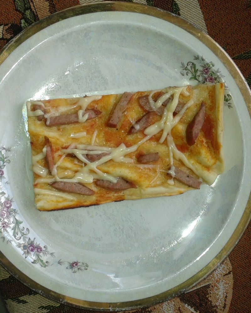 Pizza dla malucha z mięsem i serem Pizza dla malucha z mięsem i serem