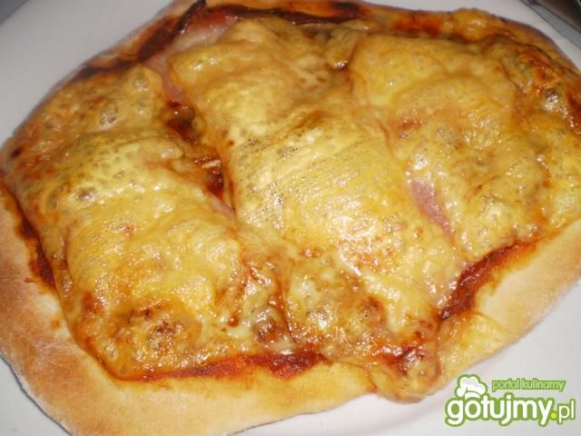 Pizza Domowa ala Sis z sosem domowym Pizza Domowa ala Sis z sosem domowym