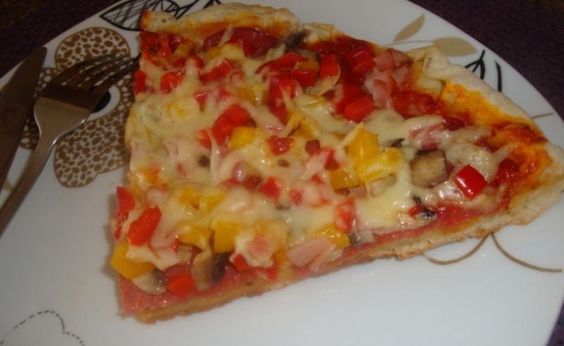 Pizza domowa z drożdżowym spodem 