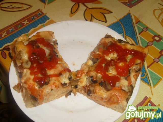 Pizza domowa z szynką Pizza domowa z szynką