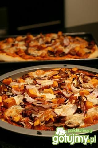 Pizza dyniowa z chorizo i cebulą Pizza dyniowa z chorizo i cebulą