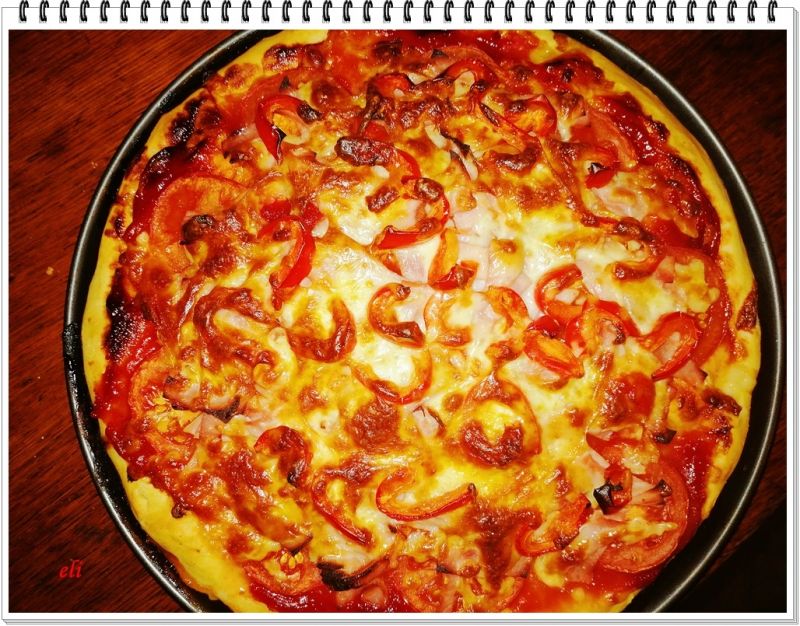 Pizza Eli z pomidorami i szynką Pizza Eli z pomidorami i szynką