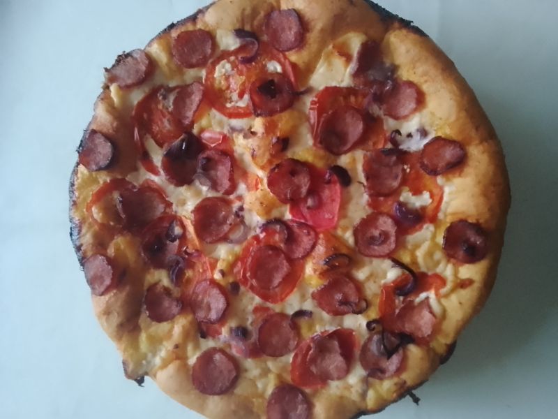 Pizza Irenki na grubym spodzie Pizza Irenki na grubym spodzie