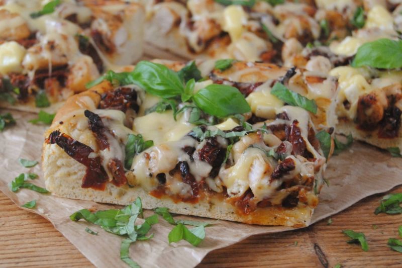 Pizza kurczakowo -pomidorowa Pizza kurczakowo -pomidorowa