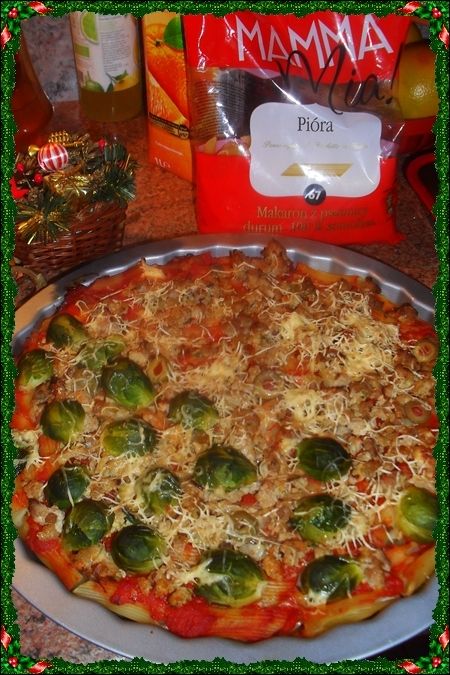 Pizza makaronowa z brukselką Pizza makaronowa z brukselką