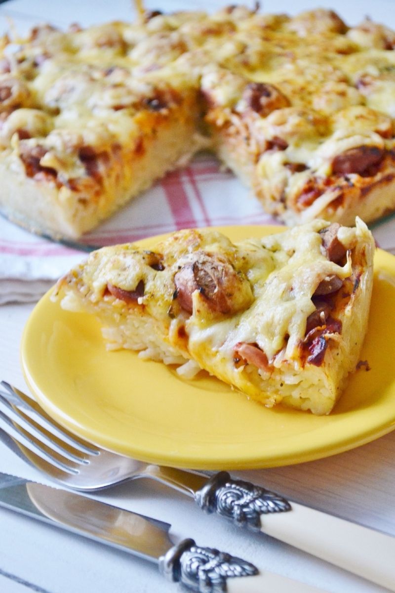 Pizza makaronowa z parówkami Pizza makaronowa z parówkami
