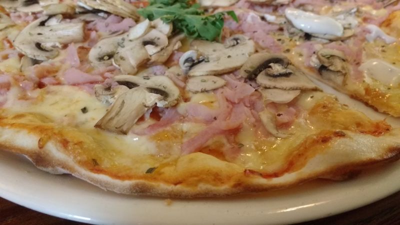 Pizza na cienkim cieście