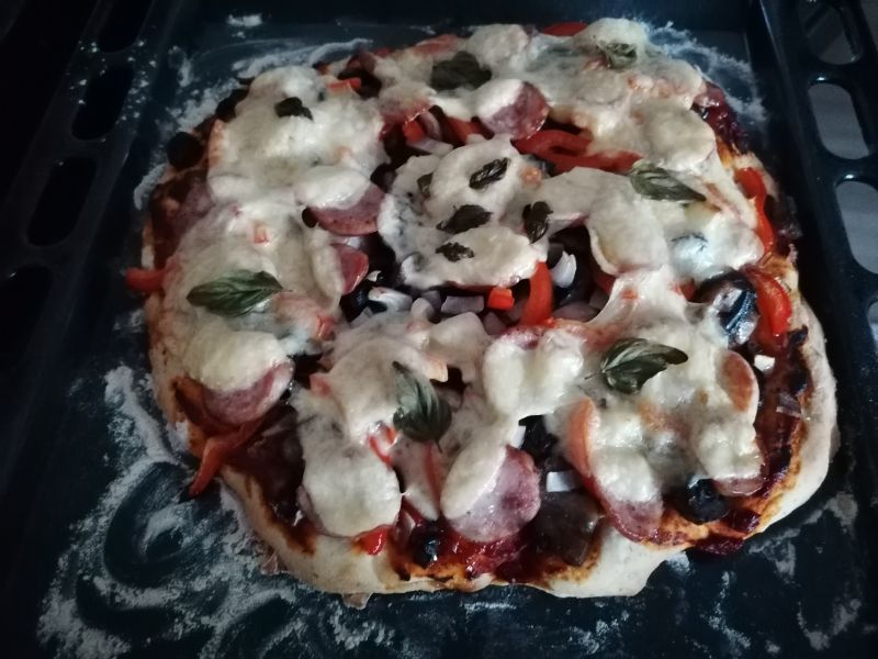 Pizza na cienkim cieście Pizza na cienkim cieście