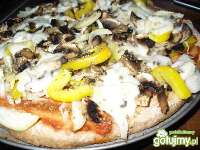 Pizza na cienkim spodzie z mąki orkiszow Pizza na cienkim spodzie z mąki orkiszow