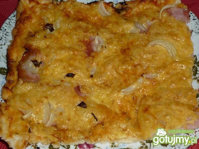 Pizza na czosnkowym spodzie Pizza na czosnkowym spodzie