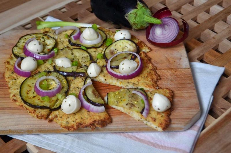 Pizza na kalafiorowym spodzie