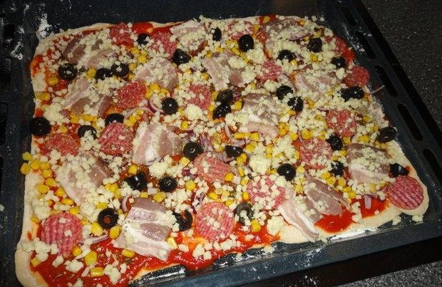 Pizza na włoskim cieście