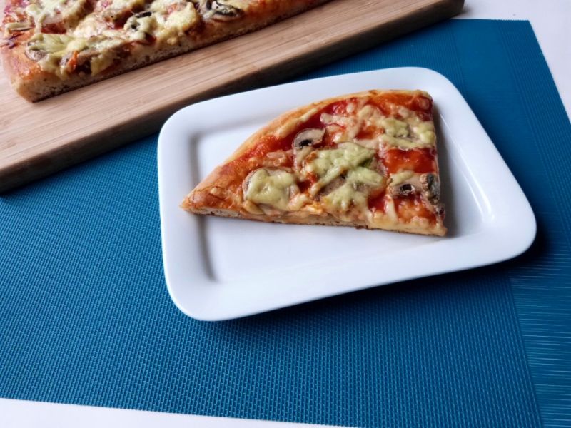 Pizza na wodzie mineralnej