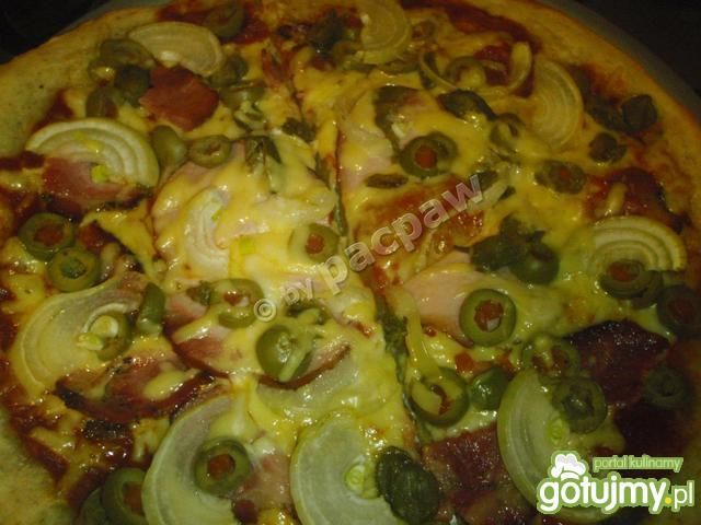 Pizza na zakwasie oliwkowo-kaparowa