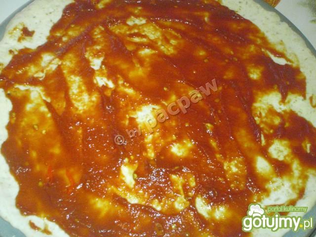 Pizza na zakwasie oliwkowo-kaparowa