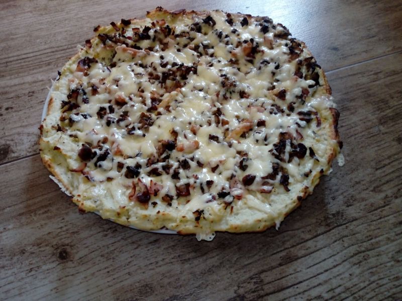Pizza na ziemniaczanym spodzie