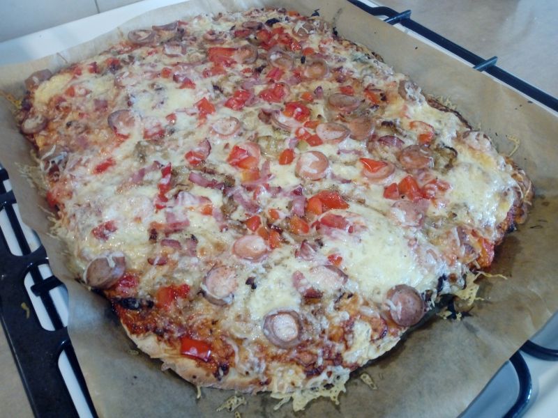 Pizza na ziołowym spodzie