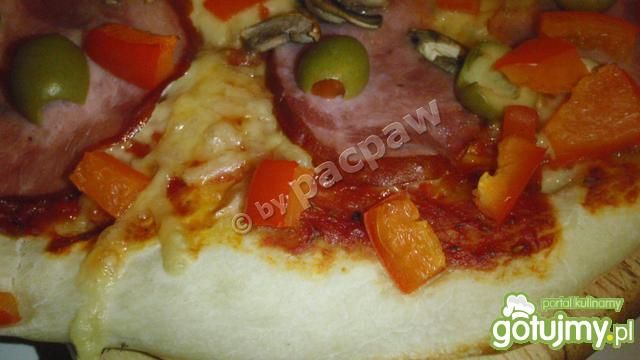 Pizza oliwowa z żywiecką, papryką