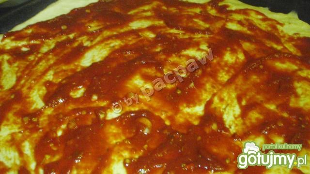 Pizza oliwowa z żywiecką, papryką