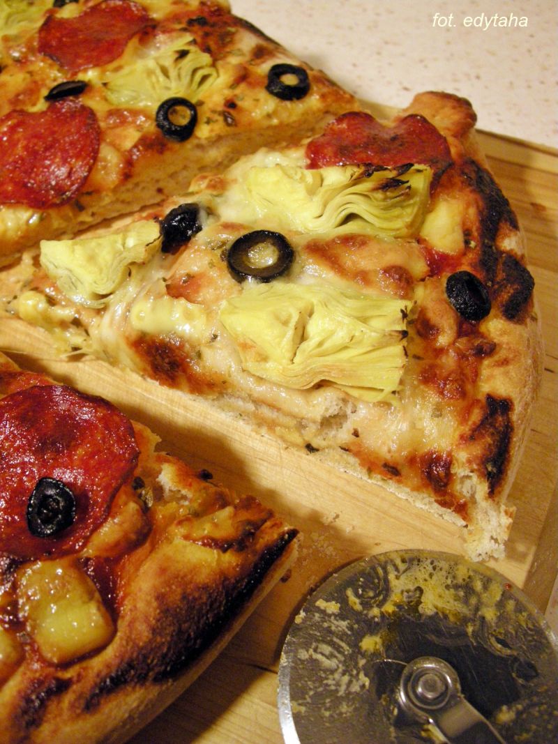 Pizza orkiszowa z karczochami Pizza orkiszowa z karczochami