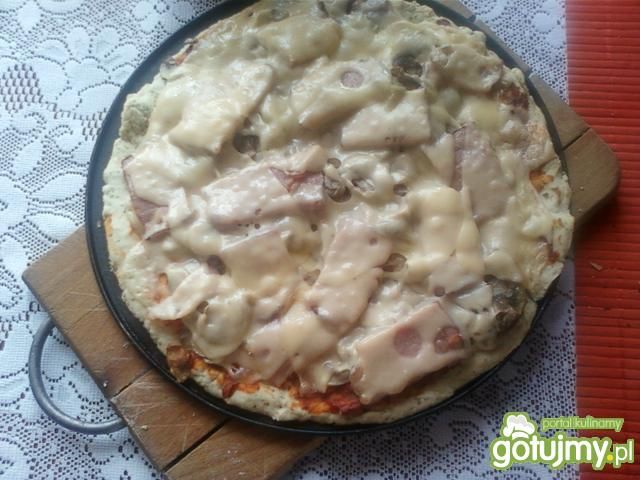 Pizza Pauli  na cienkim cieście  Pizza Pauli  na cienkim cieście