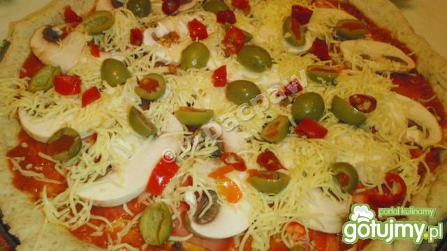 Pizza pełnoziarnista z chorizo