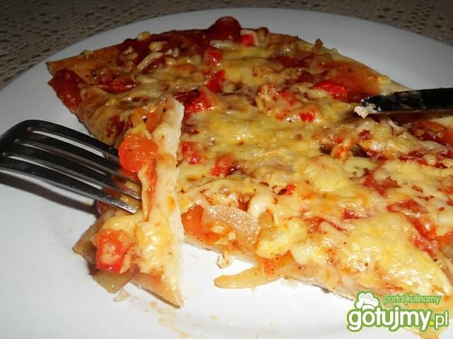 Pizza peperoni na cienkim cieście Pizza peperoni na cienkim cieście