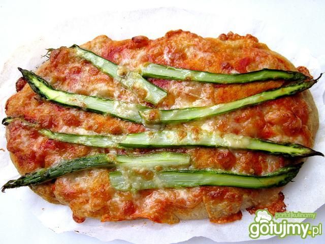 Pizza razowa ze szparagami Pizza razowa ze szparagami