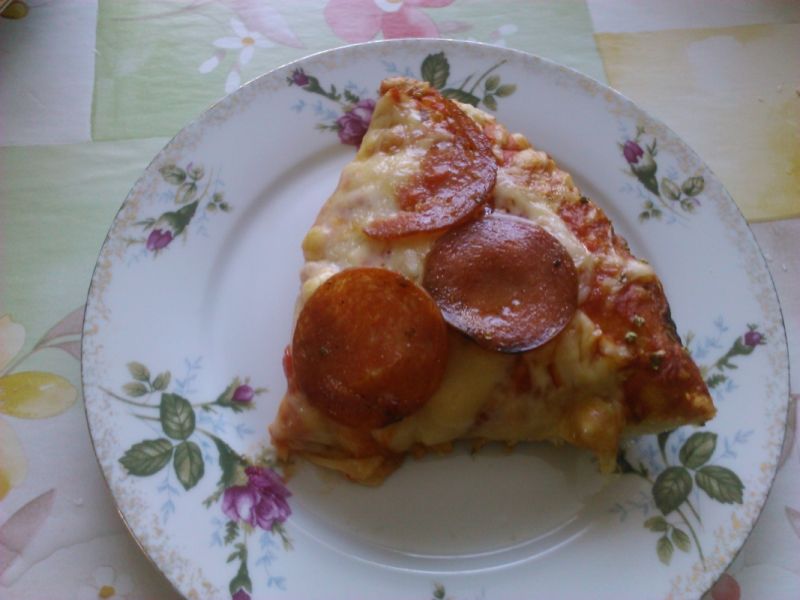 Pizza salami domowa Pizza salami domowa