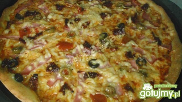 Pizza śródziemnomorska z krotoszyńską Pizza śródziemnomorska z krotoszyńską
