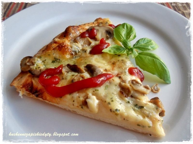 Pizza trzy sery i pieczarki Pizza trzy sery i pieczarki
