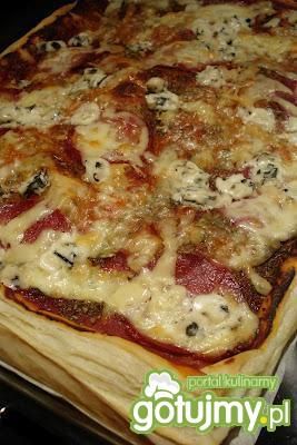 Pizza trzy sery na cieście francuskim
