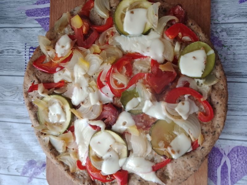 Pizza wegetariańska wg. Irenki z różnych mąk Pizza wegetariańska wg. Irenki z różnych mąk