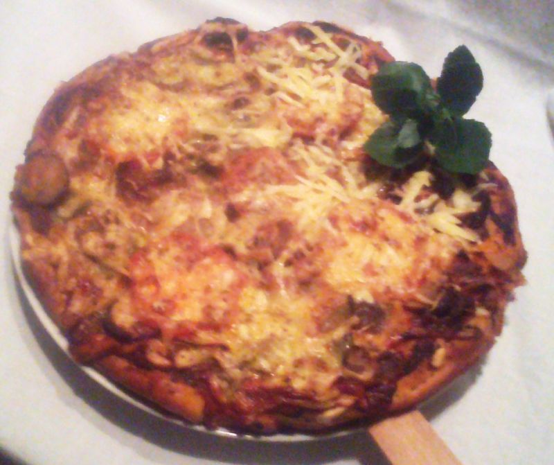 Pizza wiejska z maślakami Pizza wiejska z maślakami