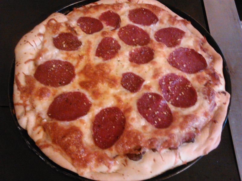 Pizza wiejska z salami