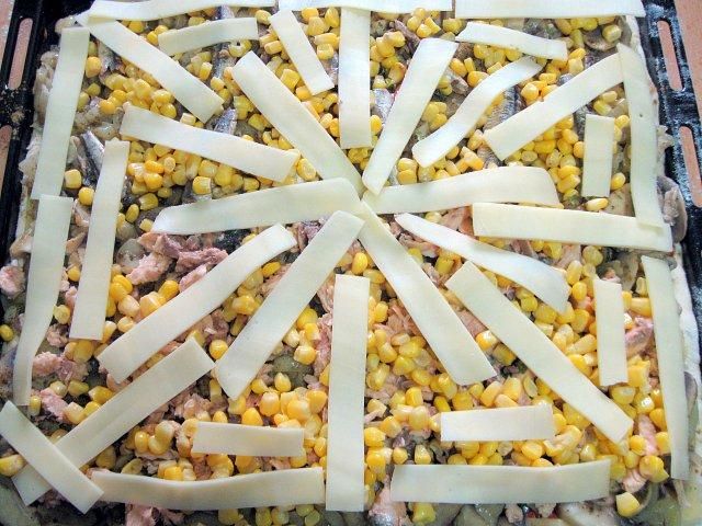 Pizza z anchois i łososiem