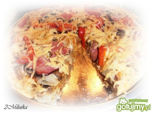 Pizza z bekonem i pieczarkami Pizza z bekonem i pieczarkami