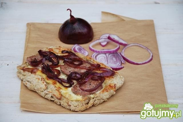 Pizza z białą kiełbasą Pizza z białą kiełbasą