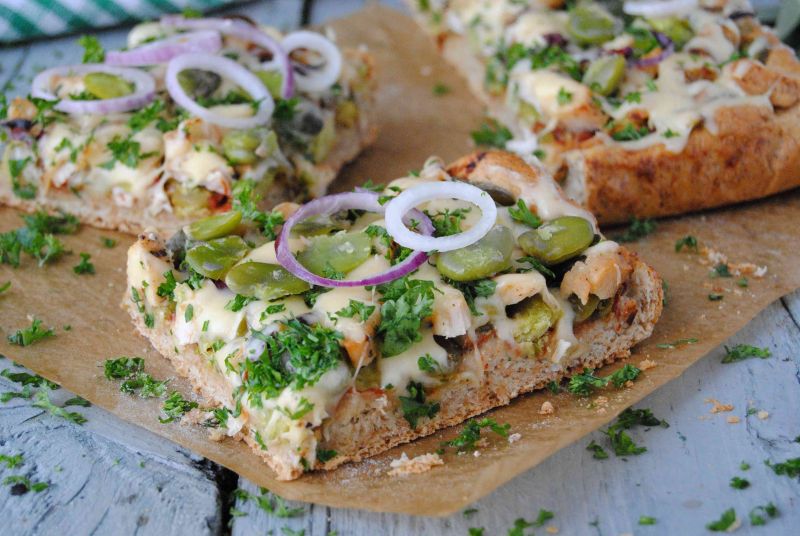 Pizza z bobem i kurczakiem
