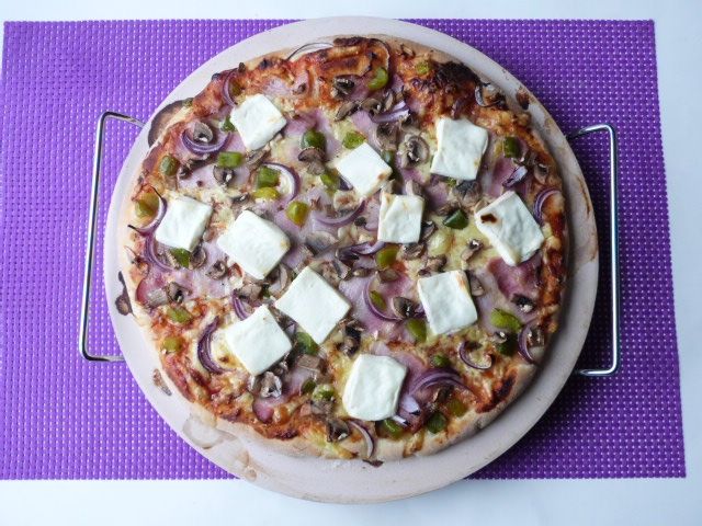 Pizza z boczkiem i serem feta Pizza z boczkiem i serem feta