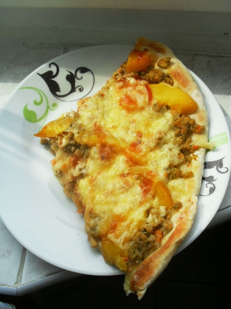 Pizza z brzoskwinią Pizza z brzoskwinią