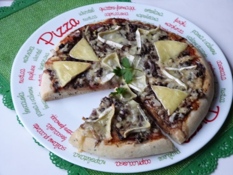 Pizza z czarnuszką Pizza z czarnuszką