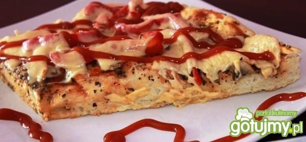 Pizza z czosnkiem i papryką  Pizza z czosnkiem i papryką