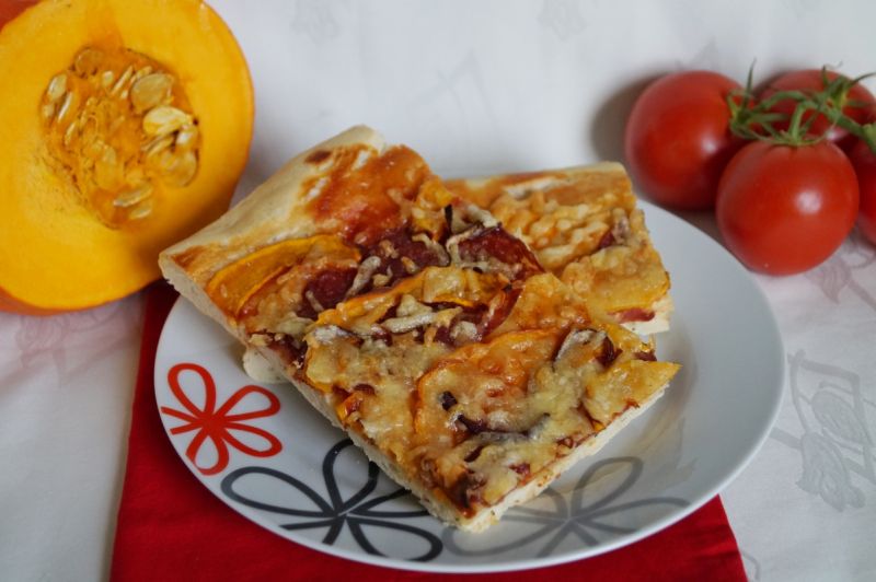 Pizza z dynią i chorizo